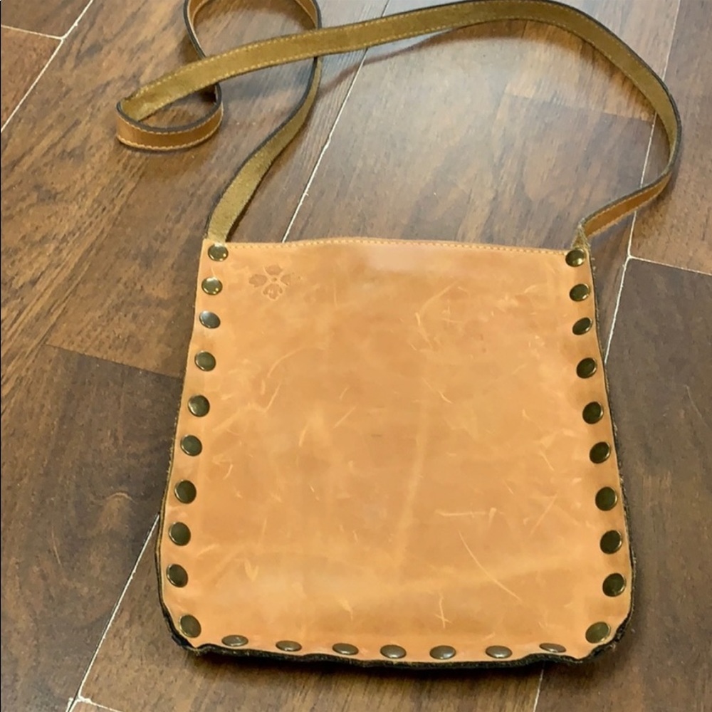 Patricia Nash Tan Distressed Leather Crossbody Bag - Picture 2 of 4